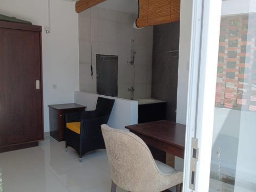 whatsapp_image_2023-10-17_at_22